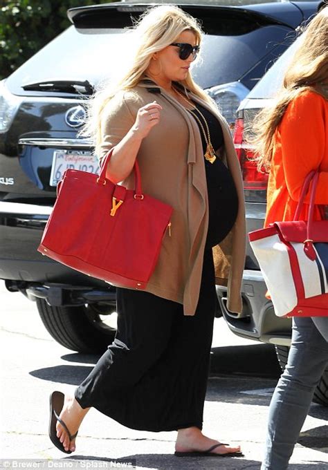 Heavily Pregnant Jessica Simpson On Shopping Trip