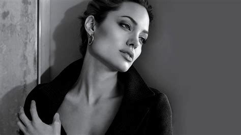 Download Celebrity Angelina Jolie Hd Wallpaper