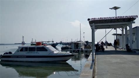Pelabuhan teluk bayur adalah salah satu pelabuhan yang terdapat di kota padang, propinsi sumatera barat, indonesia. Gelombang Tinggi, Penyeberangan ke Karimunjawa Ditutup Sementara - Tribun Jateng