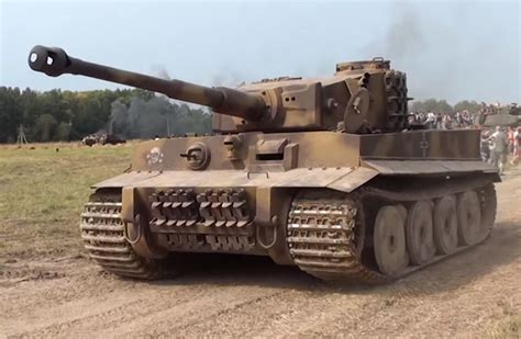 Walkaround A Unbelievable﻿ German Tiger Tank Replica On Battlefield