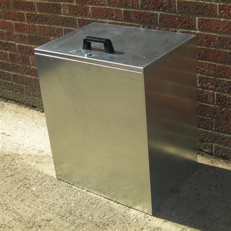 This durable watertight storage chest will meet all your. Heavy Duty 1 Compartment Galvanised LARGE Feed Bin - The ...