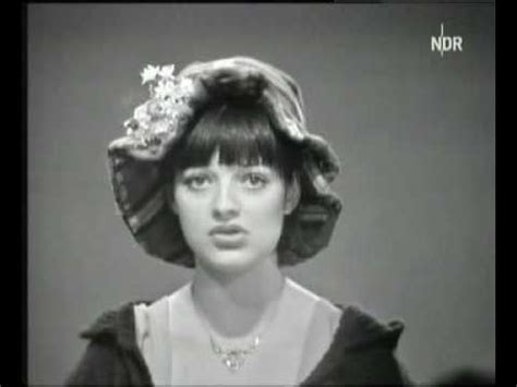 She is known for her theatrical vocals and rose to prominence during the punk and new wave movements in the late 1970s and early 1980s. Nina Hagen - Du Hast den Farbfilm Vergessen 1974 - YouTube