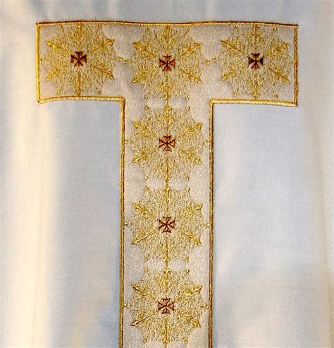 Chasuble Round Collar Satin Tau Shaped Stolon And Neck Filigree Pattern