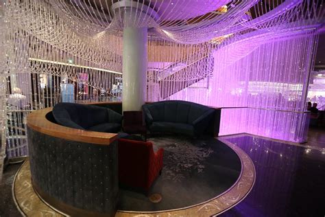 The Chandelier Bar At The Cosmopolitan Hotel In Las Vegas Review