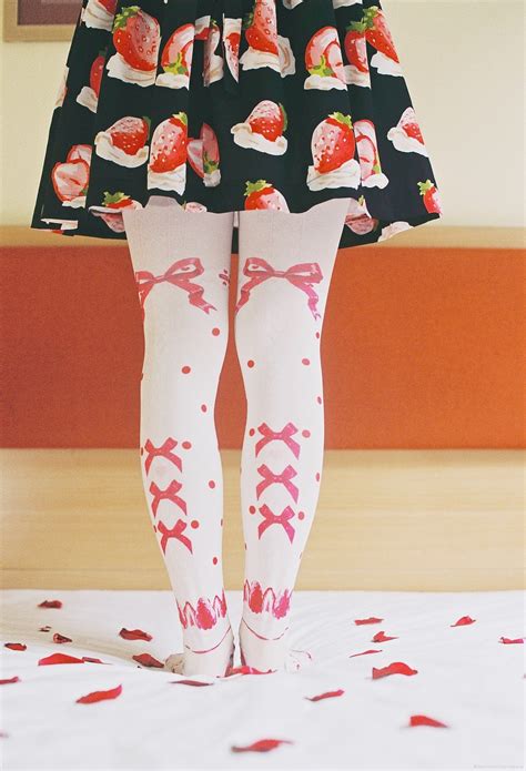 無料画像 女の子 白 甘い フィート 可愛い 膜 フジフィルム 脚 パターン 春 赤 屋内 ニコン 衣類 ピンク イチゴ ズボン 繊維 アート 色