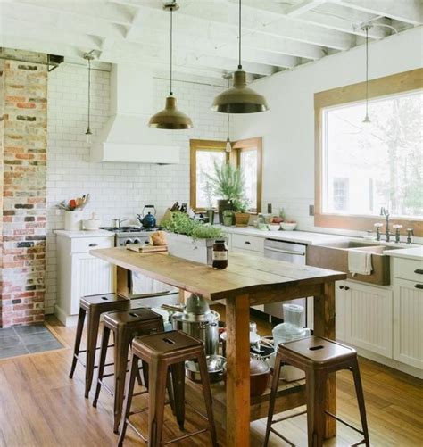 Awesome Old Farmhouse Design Ideas To Get Classic Scheme