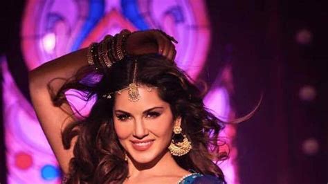 Sunny Leone Sizzles In Laila Main Laila From Raees Bollywood