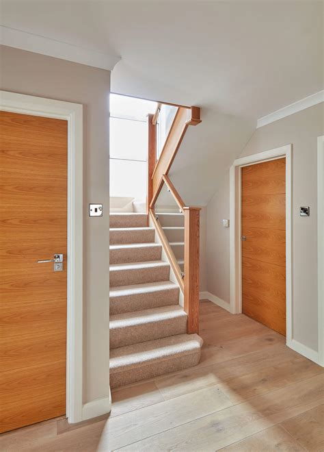 White wood and glass staircase ltd: Compact Glass Staircase - Neville Johnson