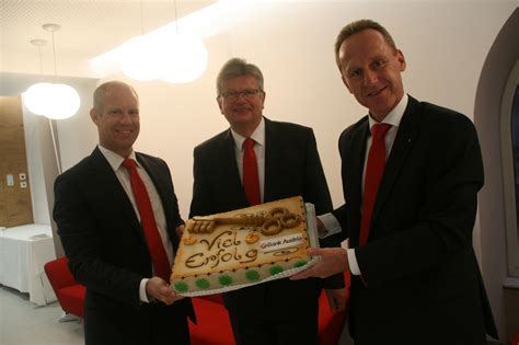Bank austria verkurzt offnungszeiten news heute at. Bank Austria eröffnet Filiale - Tulln