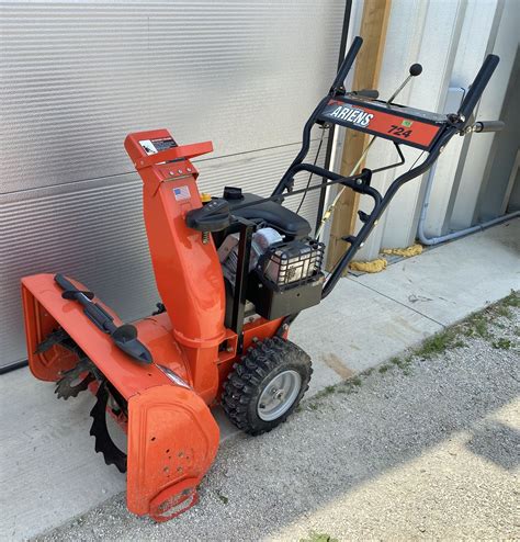 ARIENS 724 SNOWBLOWER MODEL 932046 - AS NEW - Kidd Family Auctions