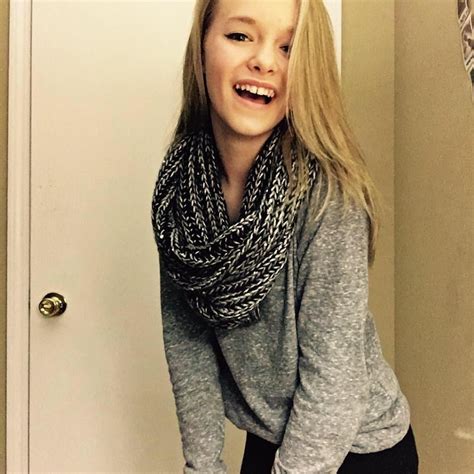 Zoe laverne is a 19 years old famous tiktok star. Zoe LaVerne Height, Weight, Age, Bio, Family, Net Worth