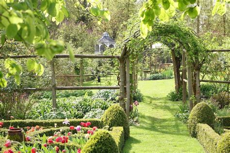 15 Summery Secret Gardens In Britain Everyone Should Explore Secret