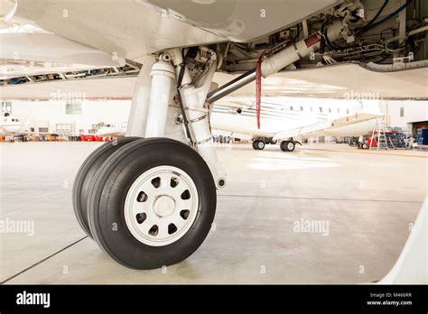 Landing Gear Undercarriage Hi Res Stock Photography And Images Alamy