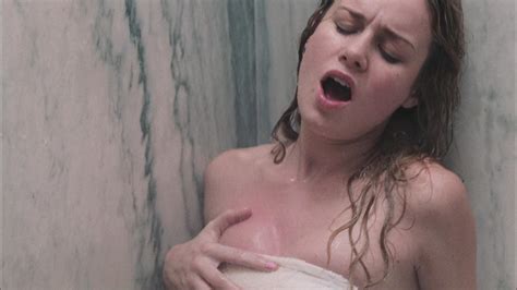Brie Larson Puts On Eye Popping Display In Boob Baring Gown At Kong Porn Sex Picture