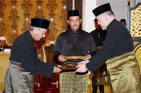 Nor azrina 11 aylar önce. Agong consents the appointment of Tommy Thomas as AG ...