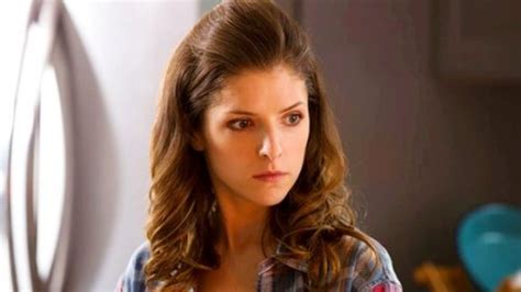 See Anna Kendrick Take Selfies In A Sexy Retro Outfit Next To A Blowup