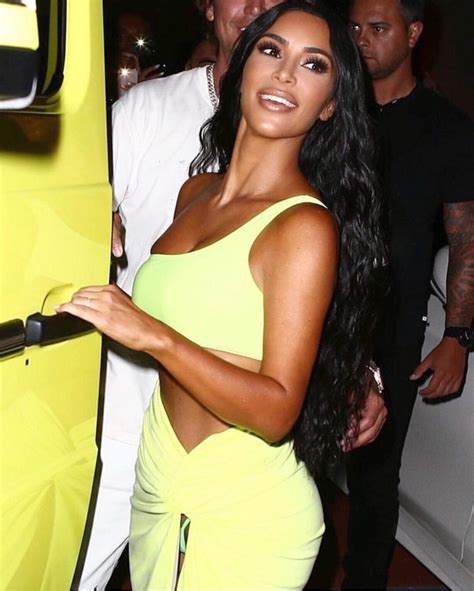 Kim Kardashian S Spray Tan And Awkward Wardrobe Malfunction In Miami [photos] Ibtimes India