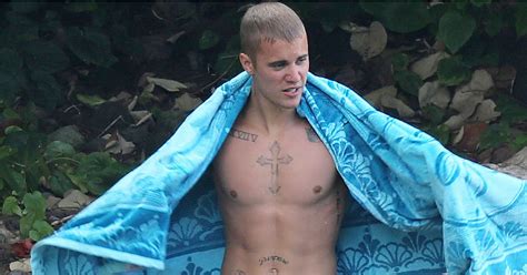 Justin Bieber Shirtless Pictures In Hawaii August Popsugar Celebrity