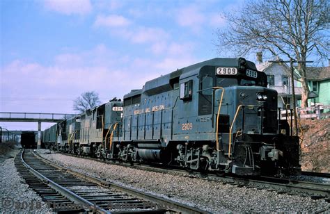 Norfolk And Western Gp 30 2909 Leads An Eastbound Freight Th Flickr