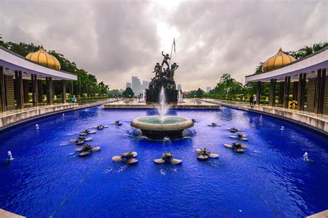 Also, there are mini fountains and decorative. Tugu Negara .Nationaldenkmal von Kuala Lumpur. Foto & Bild ...