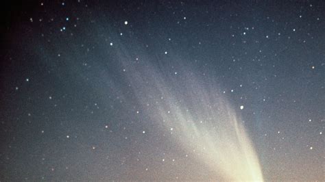 The 10 Most Beautiful Comets Ever