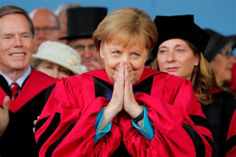 Merkel Får Harvard Ros For Flygtningekrise Bt Udland Btdk