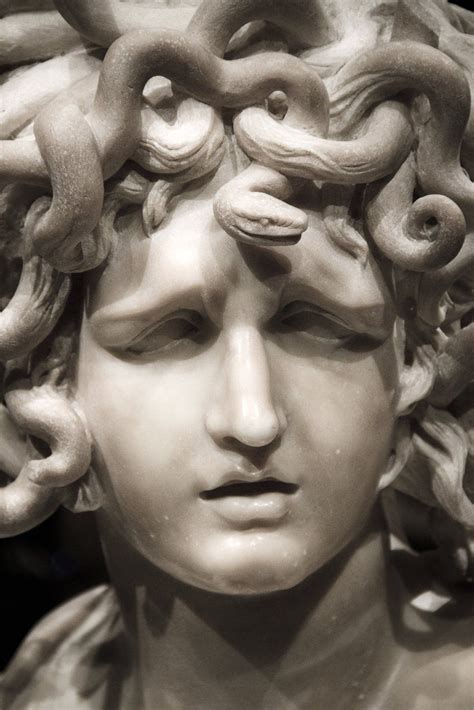 Medusa Bernini 1630 1 366×2 048 пикс Michelangelo Medusa Gorgon