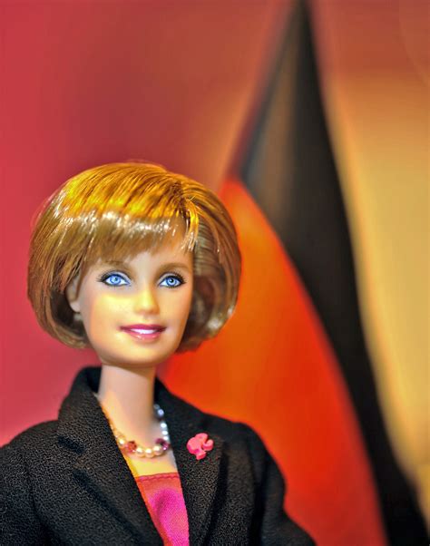 She's even had a barbie doll named after her, a. Z plastovej krásky bez pupku je dôchodkyňa. Barbie ...