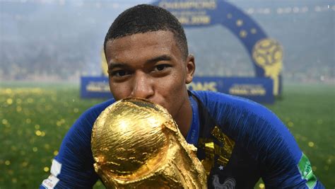 foto pemain bola mbappe