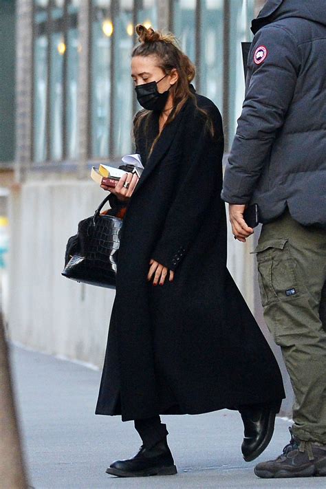 Mary Kate Olsen Leaving Her Office In New York 12152020 Celebmafia