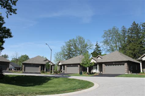 What are the reviews for in the tall grass? 1.5 Vineden Drive