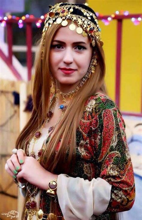Pin By Soza79 On Kurdishk Käleder Fashion Iranian Fashion Traditional Outfits