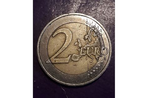 Voici les 6 pièces de 2 euros qui valent une fortune !  Radio Contact