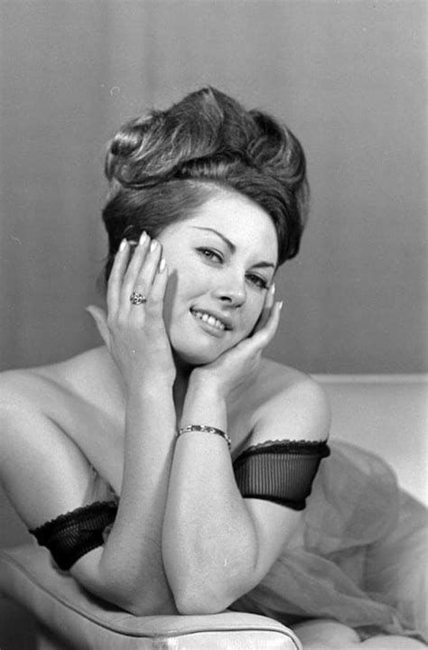 40 Glamorous Photos Of English Pin Up Model June Palmer In The 1960s Vintage News Daily