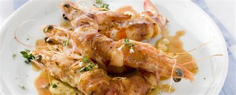 I gamberoni al lardo sono un secondo piatto gustoso e saporito che abbina sapori di mare quali i gamberi a sapori di terra quali il lardo. Gamberoni al lardo | Sale&Pepe