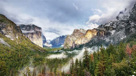 Beautiful Yosemite Park Mountains Forest Trees Fog Clouds Usa