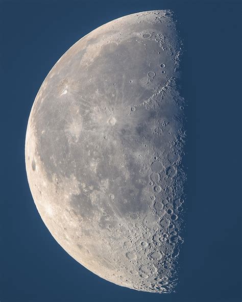 Views Into Space And Beyond Last Quarter Moon Of 1129