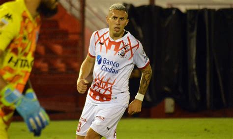 Norberto briasco plays as a striker for club atlético huracán. Briasco : Quién es Norberto Briasco, uno de los jugadores ...