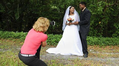 Everything all about indian pre wedding & wedding photography. I want to be a wedding photographer. What will my salary be? - The Globe and Mail