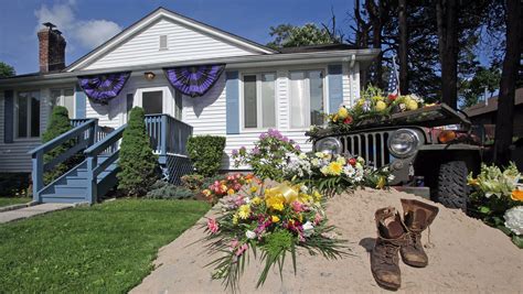 D-Day vet dies on Memorial Day and neighbors pay tribute
