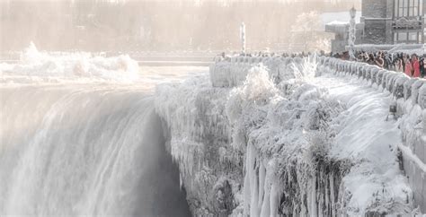 This Time Last Year Niagara Falls Was A Frozen Winter Wonderland News