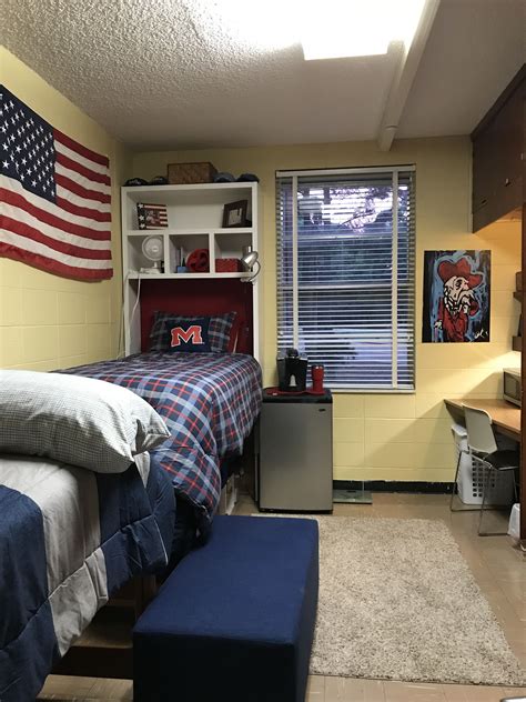 College Room Decor Ideas For Guys