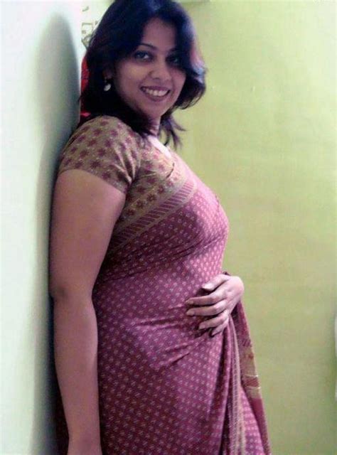 Aunty Looks Sexy And Hott Andhra Sexy Aunties