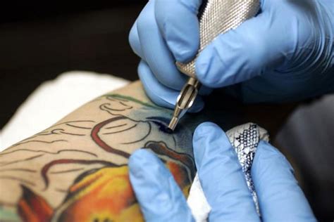 Operatore Di Tatuaggio E Piercing Scolastica