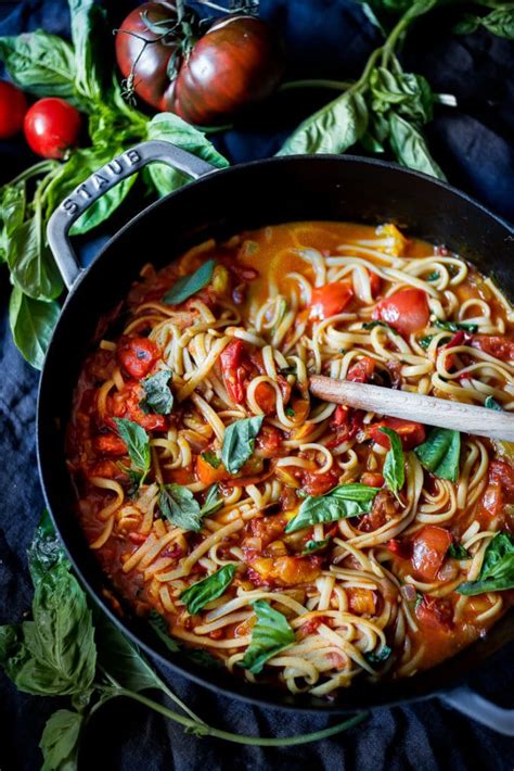 Spaghetti With Fresh Tomato Sauce Recipe Feasting At Home