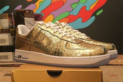 From cuban links to golden pend. Nike Air Force 1 Low "Gold" for Super Bowl 50 | hypesRus.com