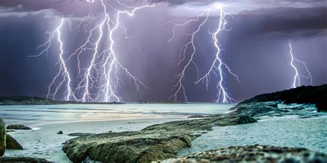 16 Spine Tingling Shots Of Lightning Strikes Illuminating The Skies Of