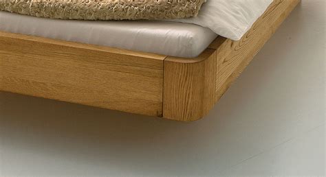 Weißes holzbett aus kiefer massivholz landhaus design. Wunderschönes Massivholzbett Ecuador mit kurzer Lieferzeit
