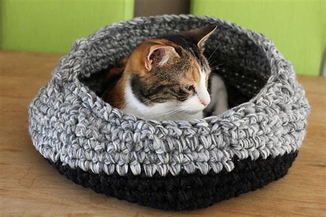 Have a bigger cat … crocheting is a great way to spend the winter months and it's even more fun if you are making something for your cat! Free Crochet Cat Bed Patterns to make, cat caves, donuts ...