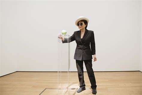 Yoko Ono One Woman Show En El Moma De Nueva York Explora Univision